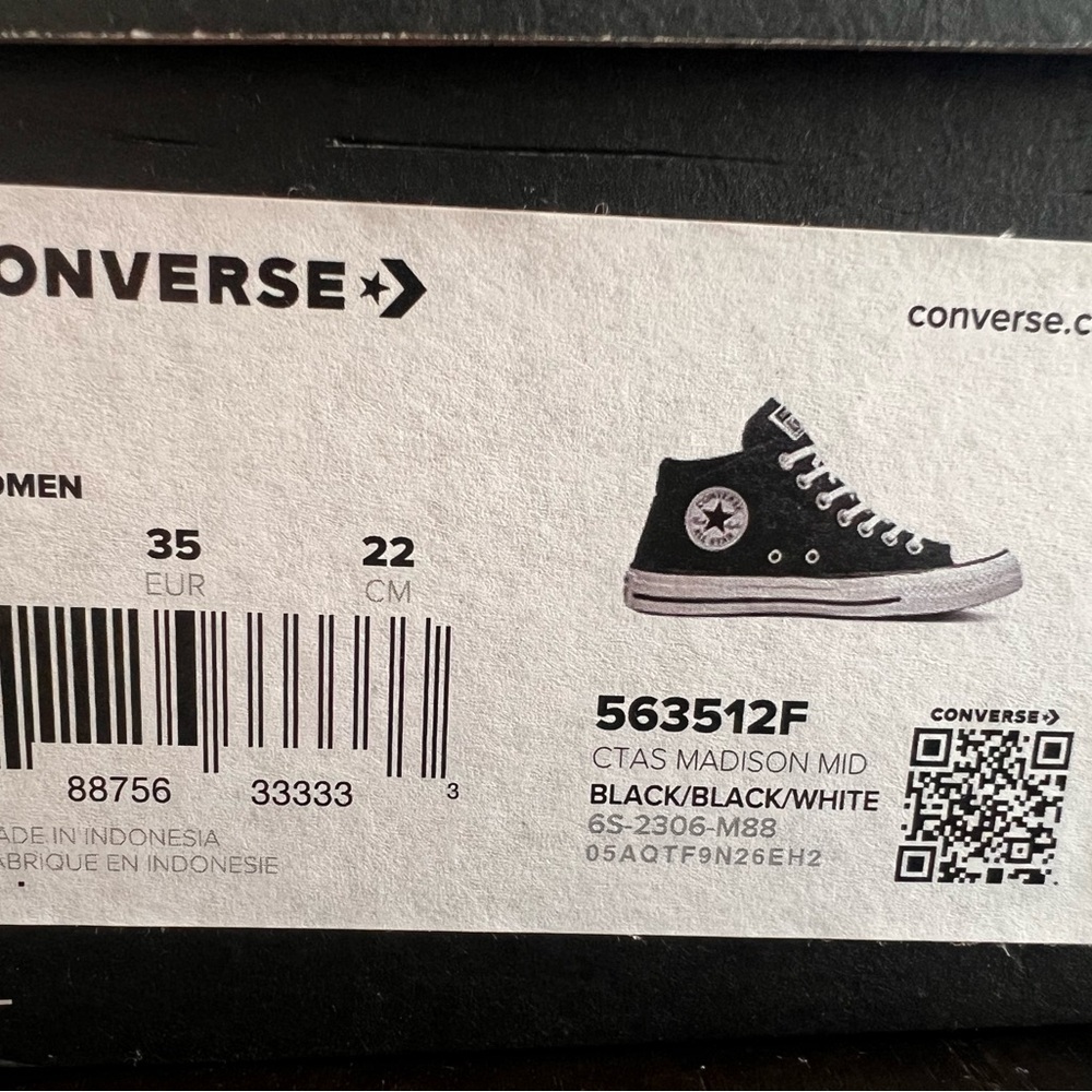 Converse Black and White Low Top Sneakers - Picture 6 of 7